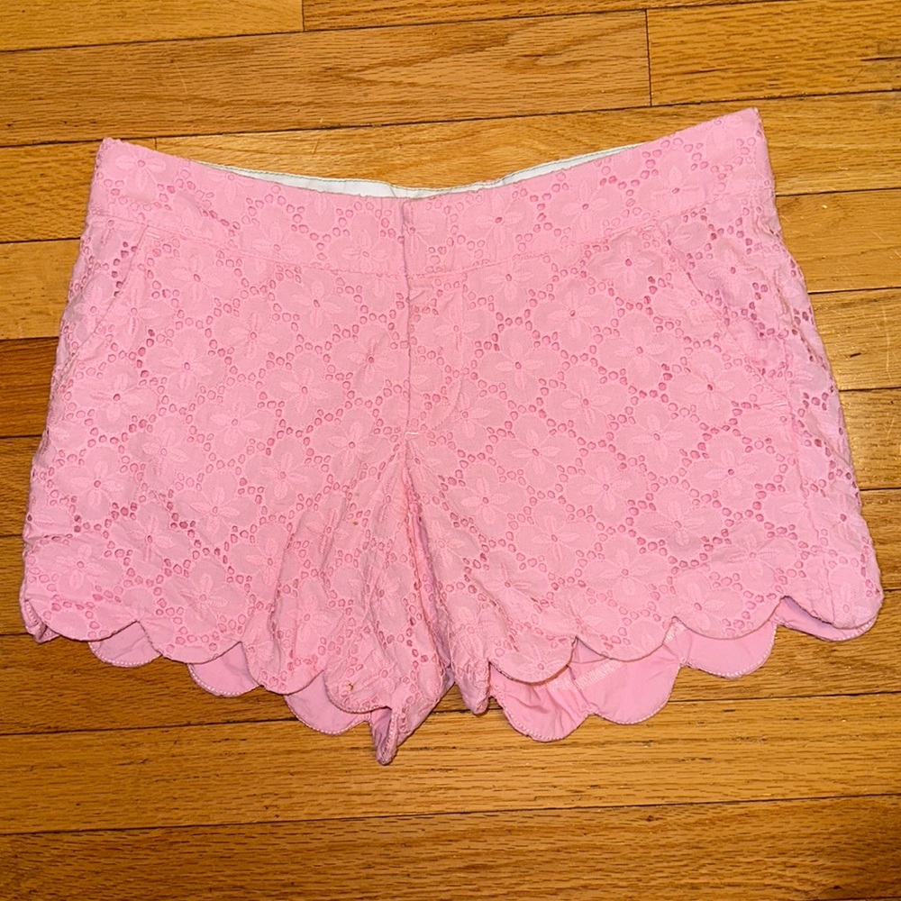 Lilly Pulitzer Pink Eyelet Buttercup Shorts Scalloped Hem EUC Like New Size 0